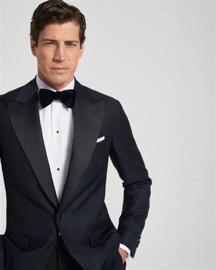 what is a black tie dress code