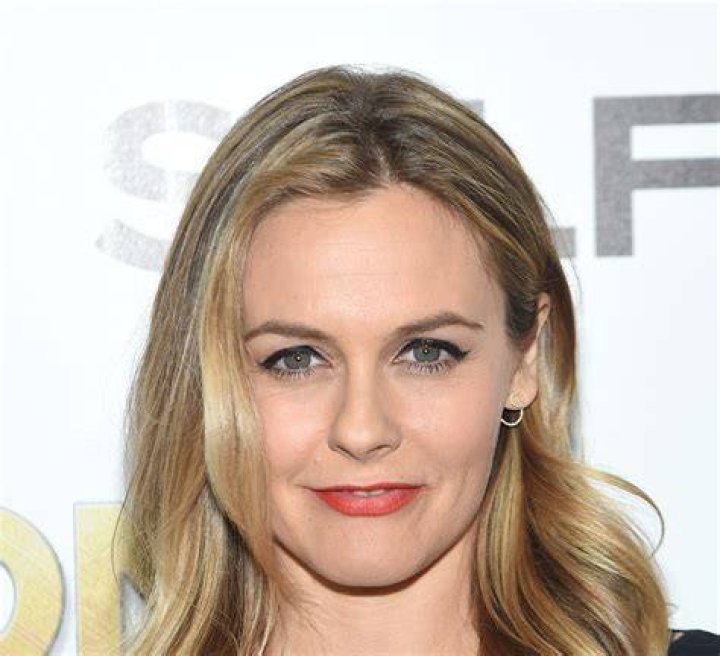 What is Alicia Silverstone's Net Worth?