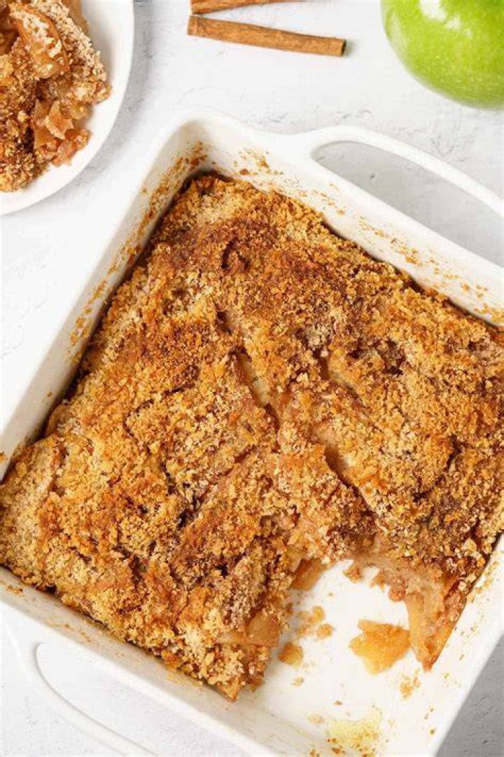 What is the difference between a brown betty and a crumble?