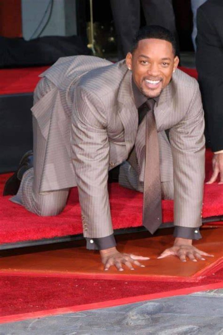 Will Smith posing at the 'Seven Pounds' photocall while wearing a jacket and gloves.